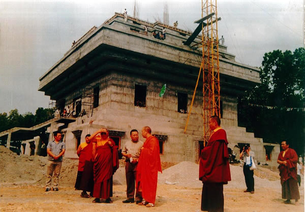 HE Khochhen Rinpoche and Ven. Master Ti Ching inspecting the progress of the Great Stupa construction